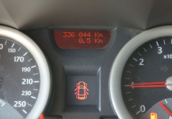 Подержанный автомобиль Renault Megane Sedan 2005 года (18 фото)