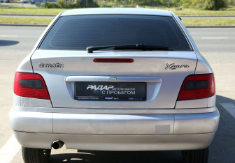 Подержанный автомобиль Citroen Xsara Hatchback 2000 года (5 фото)