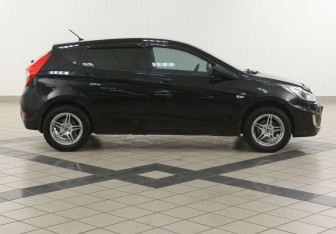 Подержанный автомобиль Hyundai Solaris Hatchback 2011 года (5 фото)