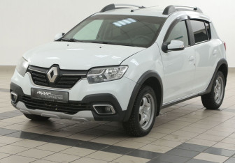Подержанный автомобиль Renault Sandero 2020 года (8 фото)