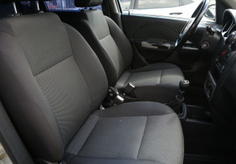 Подержанный автомобиль Chevrolet Aveo Hatchback 2006 года (10 фото)