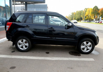 Подержанный автомобиль Suzuki Grand Vitara 2008 года (7 фото)