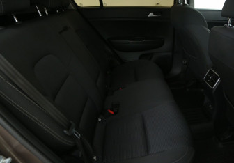 Подержанный автомобиль Kia Sportage 2016 года (11 фото)