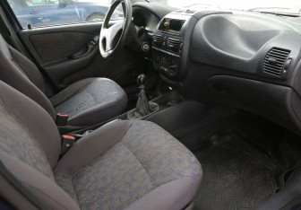 Подержанный автомобиль Fiat Brava 2001 года (9 фото)