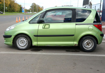 Подержанный автомобиль Peugeot 1007 2006 года (8 фото)