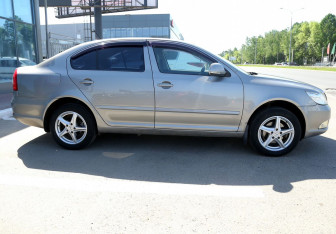 Подержанный автомобиль Skoda Octavia Liftback 2011 года (7 фото)