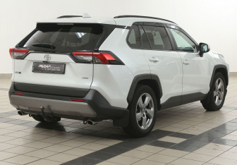 Подержанный автомобиль Toyota RAV4 2020 года (4 фото)