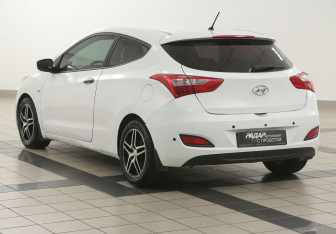 Подержанный автомобиль Hyundai i30 Hatchback 2013 года (2 фото)