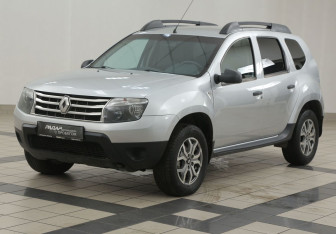 Подержанный автомобиль Renault Duster 2015 года (8 фото)