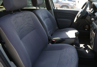 Подержанный автомобиль Renault Logan Sedan 2006 года (10 фото)