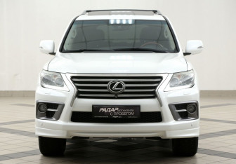 Подержанный автомобиль Lexus LX 2012 года (6 фото)