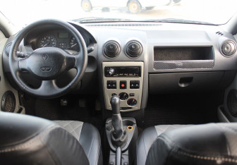 Подержанный автомобиль Renault Logan Sedan 2008 года (9 фото)