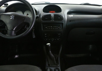 Подержанный автомобиль Peugeot 206 Sedan 2007 года (7 фото)