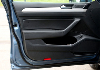 Подержанный автомобиль Volkswagen Passat Sedan 2015 года (14 фото)