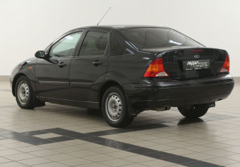 Подержанный автомобиль Ford Focus Sedan 2003 года (2 фото)
