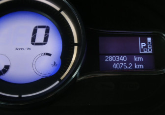Подержанный автомобиль Renault Fluence 2013 года (18 фото)