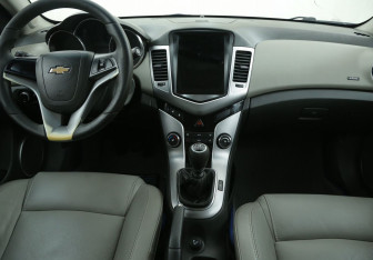 Подержанный автомобиль Chevrolet Cruze Sedan 2009 года (12 фото)