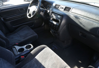 Подержанный автомобиль Honda CR-V 2001 года (9 фото)
