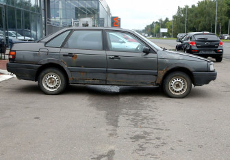 Подержанный автомобиль Volkswagen Passat Sedan 1988 года (7 фото)