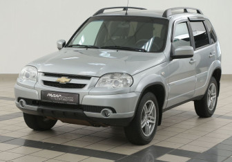 Подержанный автомобиль Chevrolet Niva 2015 года (8 фото)