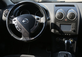 Подержанный автомобиль Nissan Qashqai+2 2009 года (14 фото)