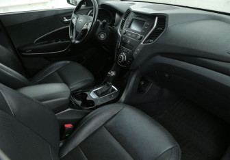 Подержанный автомобиль Hyundai Santa Fe 2018 года (9 фото)