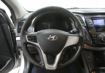 Подержанный автомобиль Hyundai i40 Sedan 2014 года (10 фото)