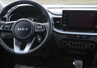 Подержанный автомобиль Kia Ceed Hatchback 2022 года (24 фото)