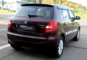 Подержанный автомобиль Skoda Fabia Hatchback 2011 года (6 фото)