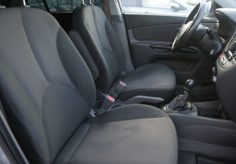 Подержанный автомобиль Kia Rio Sedan 2009 года (10 фото)