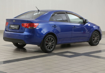 Подержанный автомобиль Kia Cerato Sedan 2010 года (4 фото)