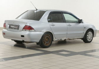Подержанный автомобиль Mitsubishi Lancer Sedan 2007 года (4 фото)