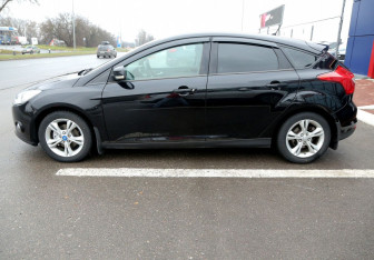 Подержанный автомобиль Ford Focus Hatchback 2011 года (8 фото)