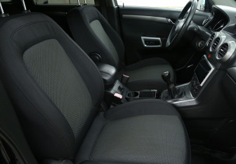 Подержанный автомобиль Opel Antara 2007 года (10 фото)