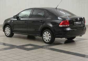 Подержанный автомобиль Volkswagen Polo Sedan 2012 года (2 фото)