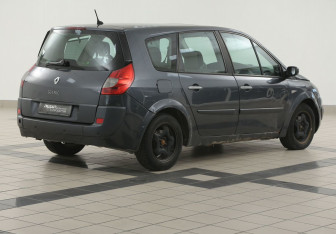Подержанный автомобиль Renault Scenic 2009 года (4 фото)