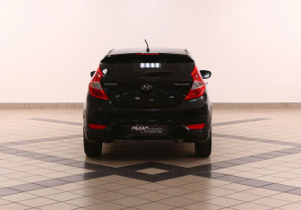 Подержанный автомобиль Hyundai Solaris Hatchback 2012 года (6 фото)