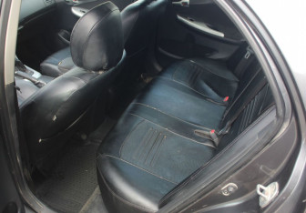 Подержанный автомобиль Toyota Corolla Sedan 2012 года (12 фото)