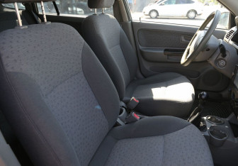 Подержанный автомобиль Kia Rio Wagon 2005 года (10 фото)