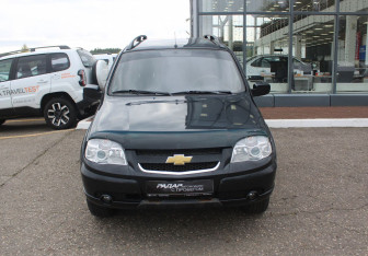Подержанный автомобиль Chevrolet Niva 2011 года (2 фото)