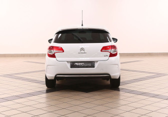 Подержанный автомобиль Citroen C4 Hatchback 2011 года (3 фото)