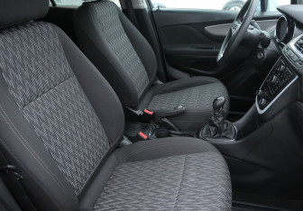 Подержанный автомобиль Opel Mokka 2014 года (10 фото)