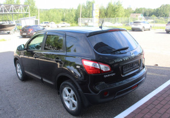 Подержанный автомобиль Nissan Qashqai 2012 года (5 фото)