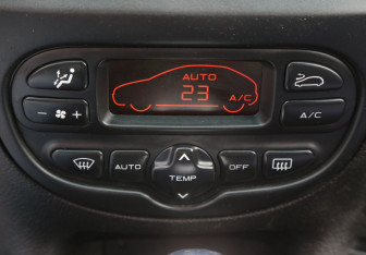 Подержанный автомобиль Peugeot 206 Hatchback 2004 года (17 фото)