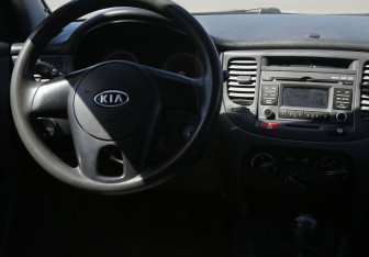 Подержанный автомобиль Kia Rio Hatchback 2011 года (14 фото)