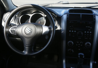 Подержанный автомобиль Suzuki Grand Vitara 2008 года (14 фото)