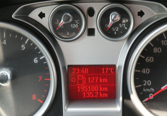 Подержанный автомобиль Ford Focus Sedan 2008 года (17 фото)