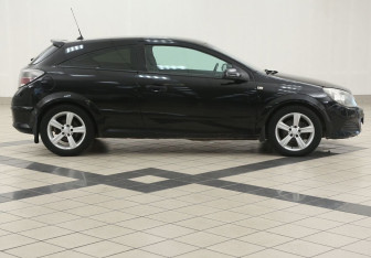 Подержанный автомобиль Opel Astra Hatchback 2008 года (5 фото)