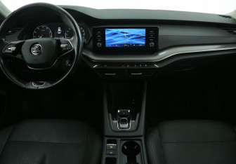 Подержанный автомобиль Skoda Octavia Liftback 2021 года (12 фото)