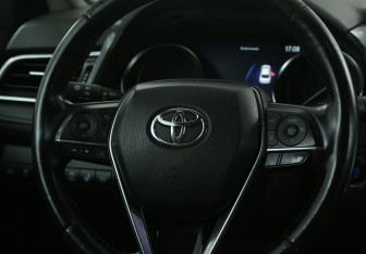 Подержанный автомобиль Toyota Camry Sedan 2020 года (17 фото)